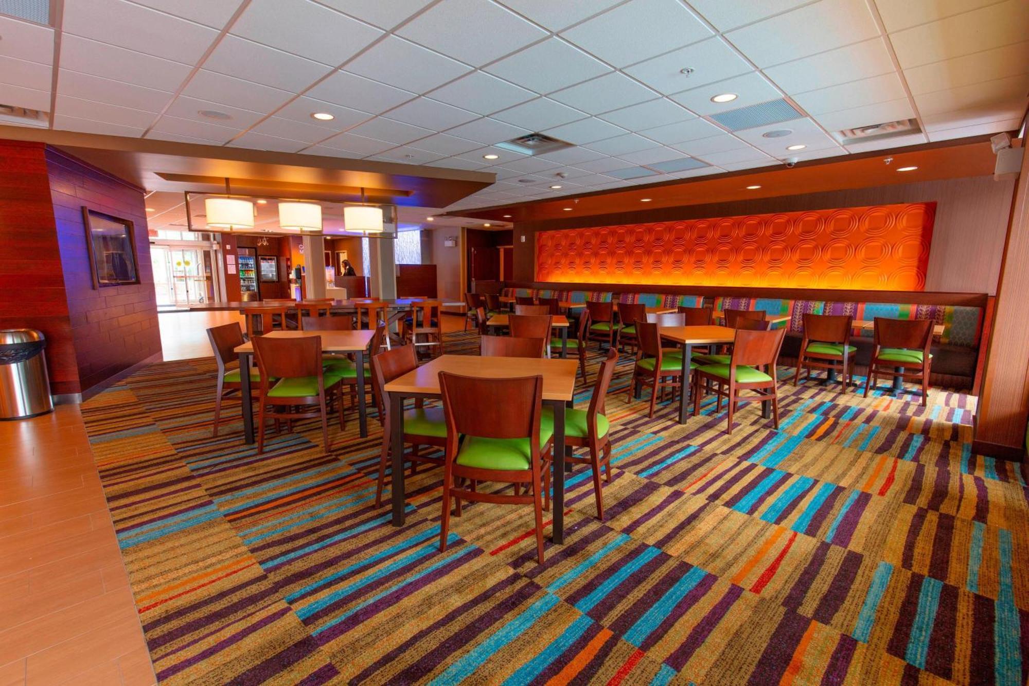 Fairfield Inn & Suites By Marriott Atlanta Woodstock Exterior foto